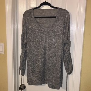 Ladies gray Sweater long sleeve.XL great condition